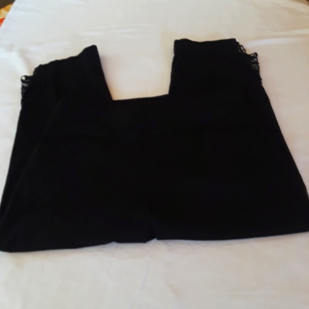 Christopher& Banks  women's sz8, Blk,detail trim,relaxed fit, crop pant,2 pocket